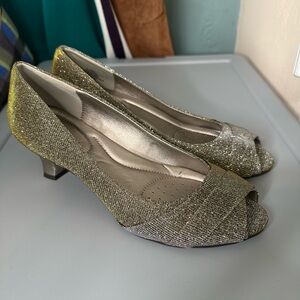 Aubrey Lynn Abbey Dark Gold/Pewter Women’s Evening Glitter Pumps Size 8M